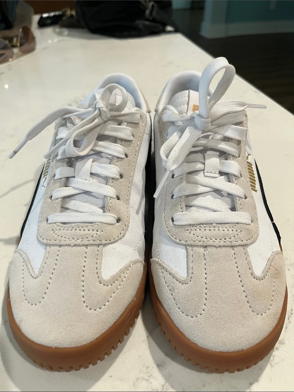 Puma White Sneakers with Black Formstripe and Gum Sole Big kids